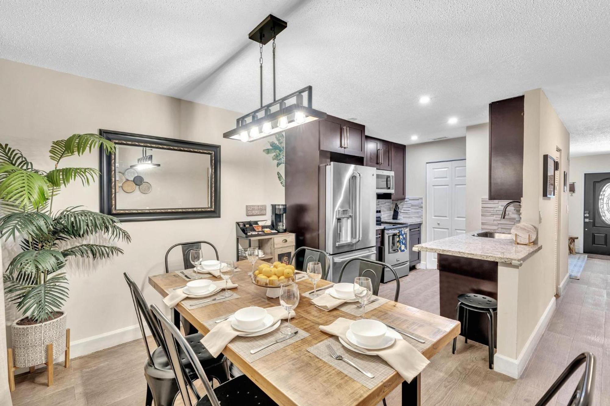 Estelo'S Place - Modern Townhouse With King Bed, Only 5 Min From The Airport! Miami Bagian luar foto