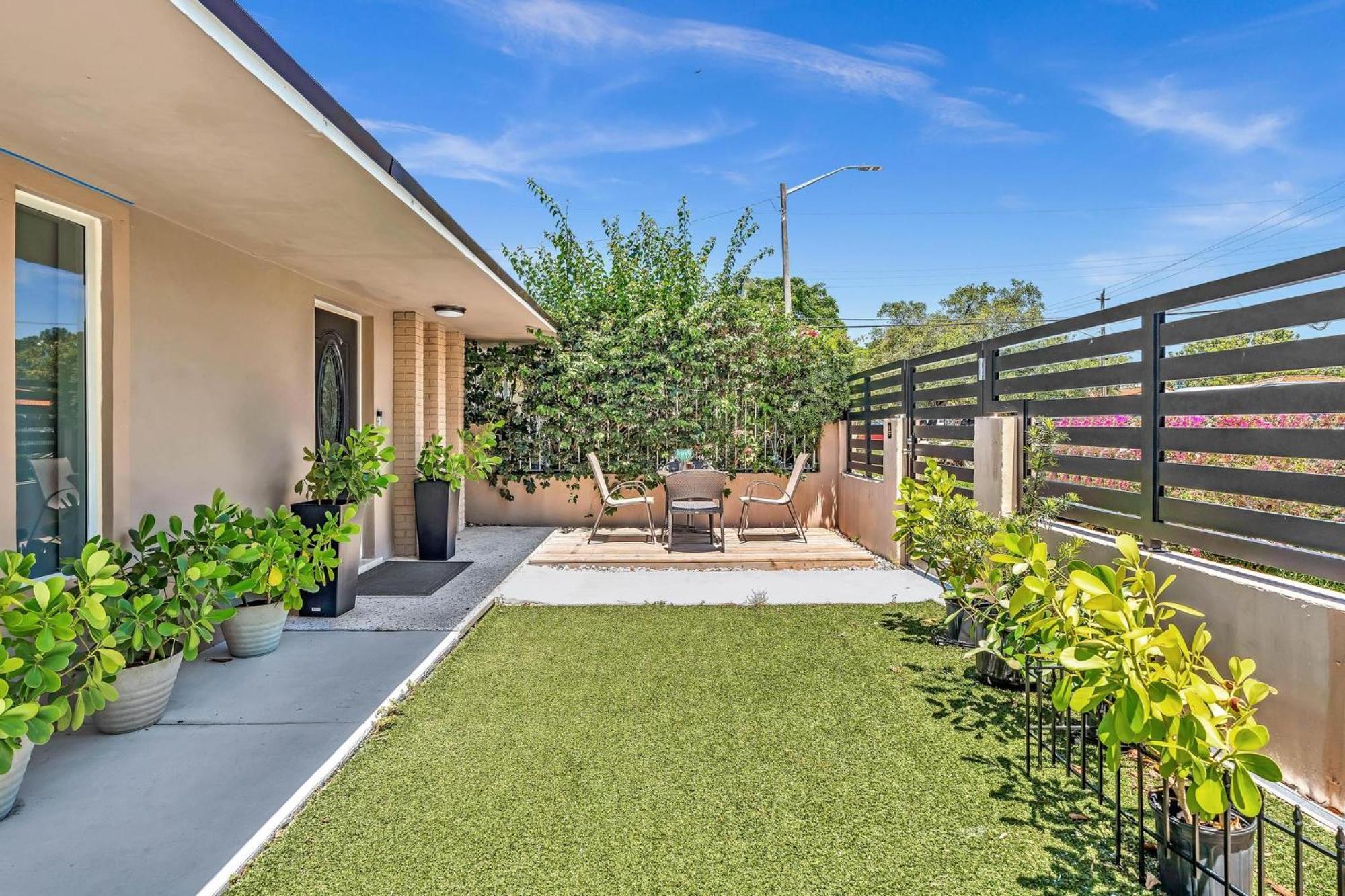 Estelo'S Place - Modern Townhouse With King Bed, Only 5 Min From The Airport! Miami Bagian luar foto