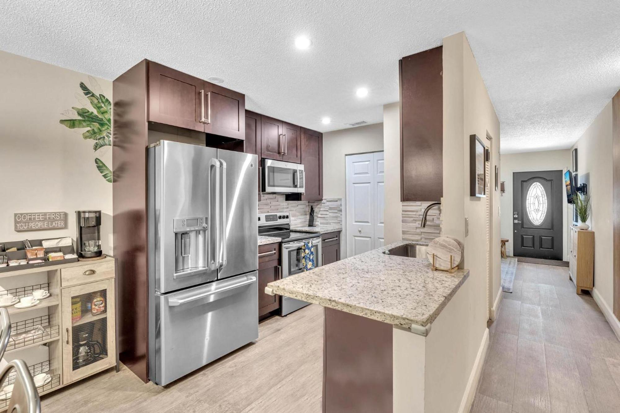 Estelo'S Place - Modern Townhouse With King Bed, Only 5 Min From The Airport! Miami Bagian luar foto