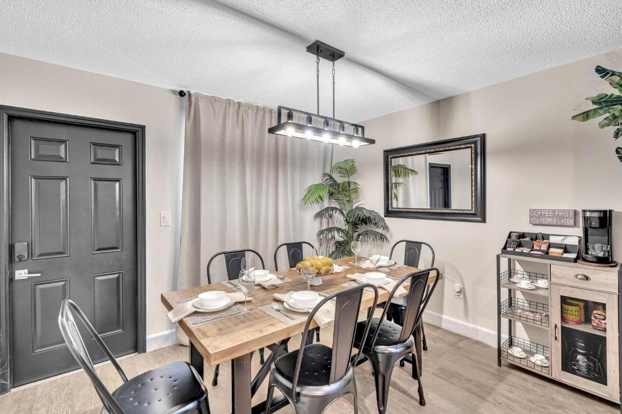 Estelo'S Place - Modern Townhouse With King Bed, Only 5 Min From The Airport! Miami Bagian luar foto